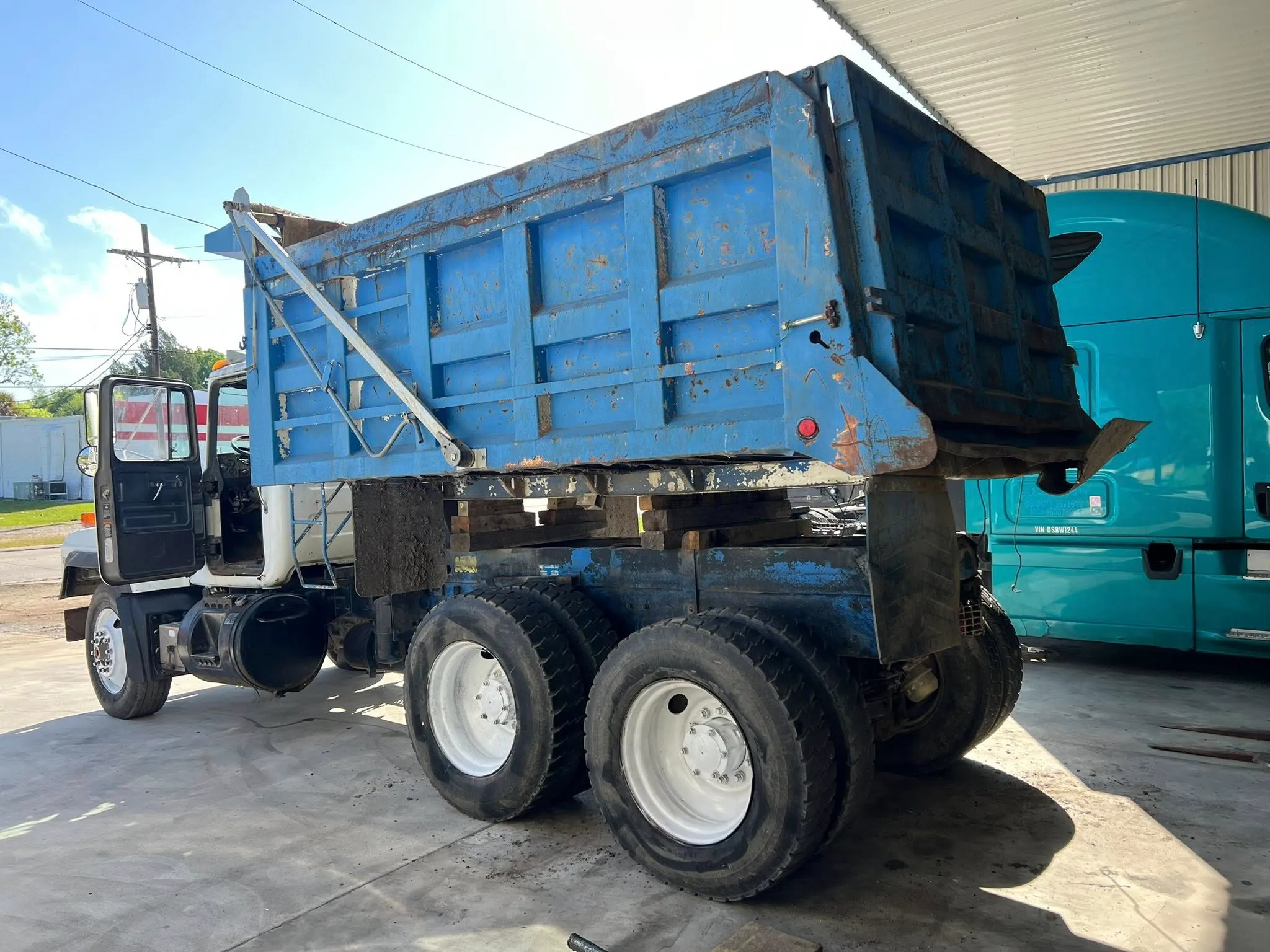 Dump truck body and hoist ready for inspection